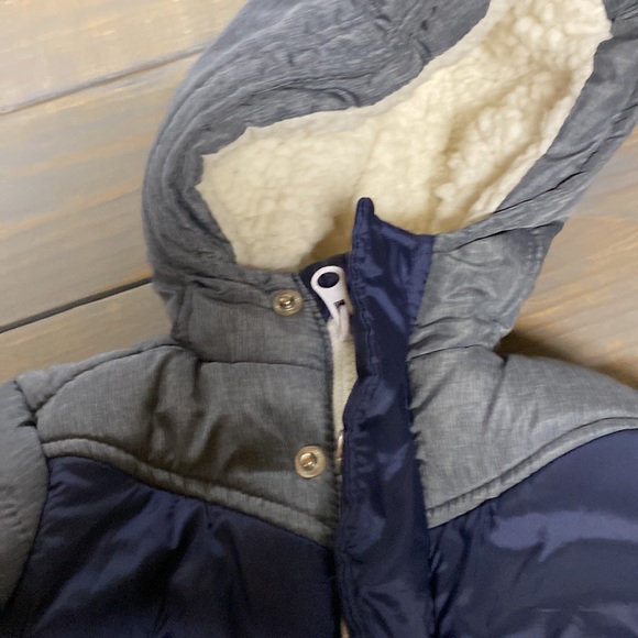 Infant boy puffer jacket size 18 months. (249/3) - Picture 6 of 8